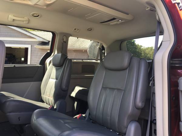 2010 Chrysler Town and Country Minivan for sale in Williamstown, NJ – photo 6
