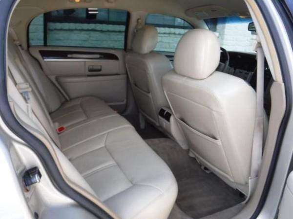 2009 LINCOLN Town Car - - by dealer - vehicle for sale in Grand Prairie, TX – photo 13
