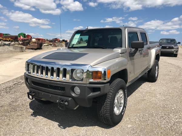 ***2009 Hummer H3T*** 4.9 foot bed--AWD!! for sale in Finchville, KY – photo 4