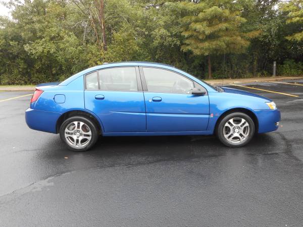 2005 SATURN ION LEVEL 3 / POWER OPTIONS / 32 SERVICE RECORDS! for sale in Highland Park, IL – photo 2