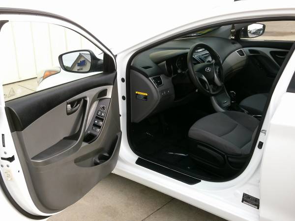 2016 Hyundai Elantra SE-EXTRA CLEAN SEDAN! EXCELLENT CONDITION! for sale in Silvis, IA – photo 10