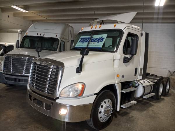 2015 FREIGHTLINER CASCADIA-DAY CAB - cars & trucks - by dealer -... for sale in Miami, FL – photo 9