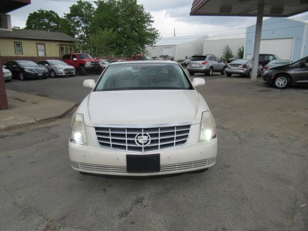 2008 Cadillac DTS Luxury I 4dr Sedan - - by dealer for sale in Bloomington, IL – photo 22