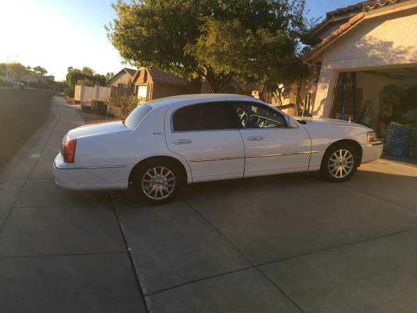 For sale 2006 Lincoln Towncar - cars & trucks - by owner - vehicle... for sale in Phoenix, AZ – photo 2
