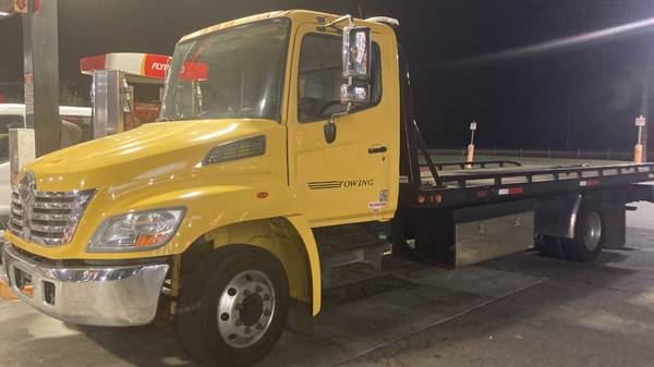 2010 Hino Rollback Flatbed Tow Truck Grua Automatic clean title -... for sale in Laveen, AZ – photo 8