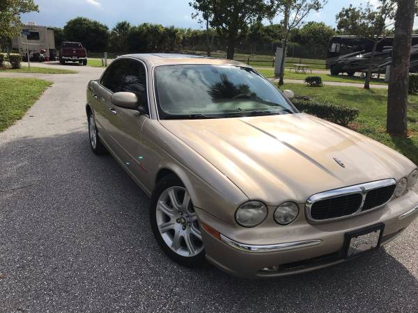 04 Jaguar xj8 clean for sale in Lake Worth, FL