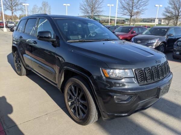 2018 Jeep Grand Cherokee 4WD 4D Sport Utility/SUV Altitude - cars for sale in Waterloo, IA – photo 11