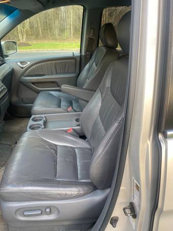 2006 Honda Odyssey sunroof leather - - by dealer for sale in Laurel, District Of Columbia – photo 6
