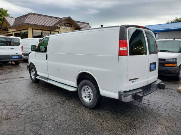 2018 Chevrolet Express 2500 Cargo for sale in Cedar Rapids, IA – photo 4