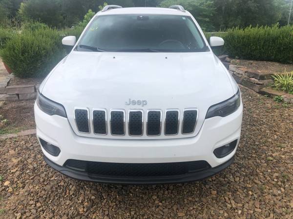 2019 Jeep Cherokee Latitude 4dr SUV suv White - cars & trucks - by... for sale in Springdale, AR – photo 3