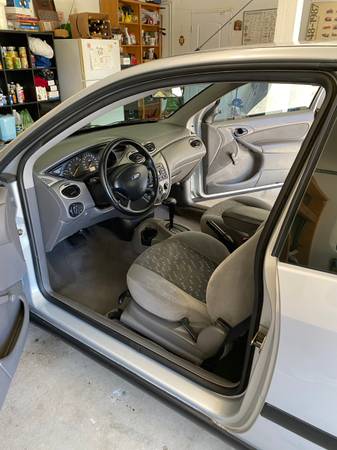 2002 Ford Focus ZX3 - cars & trucks - by owner - vehicle automotive... for sale in Thousand Oaks, CA – photo 4