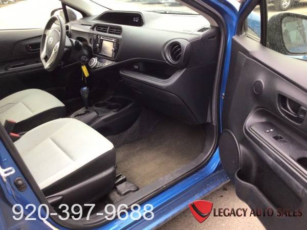 2015 TOYOTA PRIUS C IV - - by dealer - vehicle for sale in Jefferson, WI – photo 8