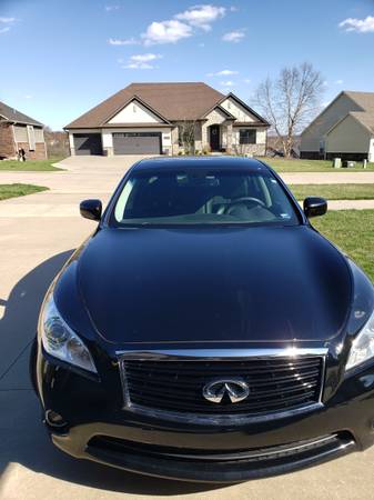 2011 Infiniti m56x Great condition! for sale in Columbia, MO