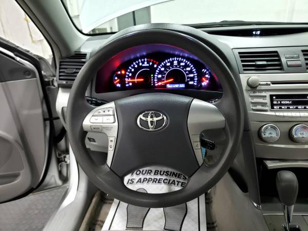 2011 Toyota Camry 4dr Sdn V6 Auto LE (Natl) for sale in WAUKEGAN, IL – photo 16