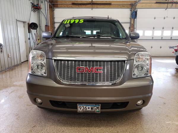 **2012 GMC YUKON SLT 4X4 V8 LEATHER/SUNROOF** - cars & trucks - by... for sale in Cambridge, MN – photo 2