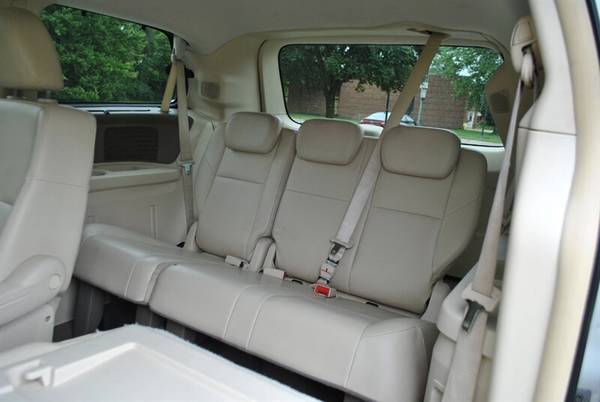 2010 VOLKSWAGEN ROUTAN SE WITH RSE RUST FREE DUAL SCREEN REAR SEAT... for sale in Flushing, MI – photo 6