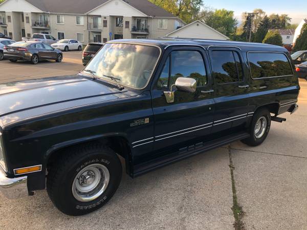1986 GMC Suburban 2WD Garage Kept Low Miles Excellent Condition for sale in Clinton Township, MI – photo 10