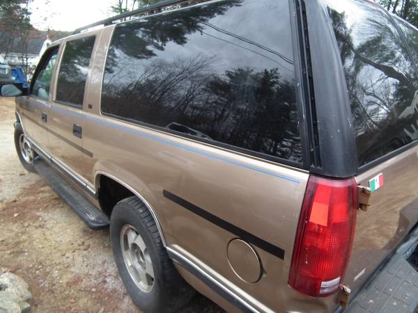 99 4x4 CHEVY :lt: k1500 SUBURBAN LOADED! - cars & trucks - by owner... for sale in Northfield Falls, VT – photo 23