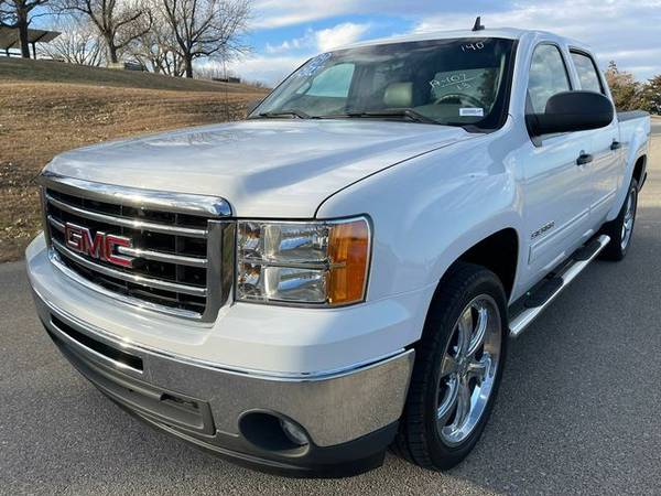 2013 GMC Sierra 1500 Crew Cab - Financing Available! - cars & trucks... for sale in Junction City, NE – photo 2