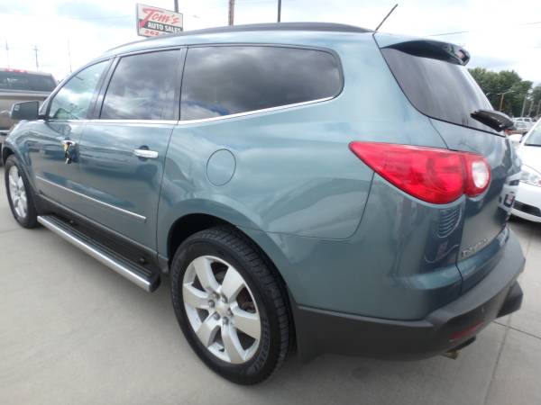 2009 Chevrolet Traverse LTZ !! One Owner !! Green for sale in URBANDALE, IA – photo 5