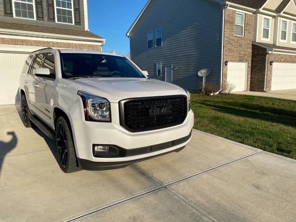 2017 GMC Yukon SLT - cars & trucks - by owner - vehicle automotive... for sale in NOBLESVILLE, IN – photo 4