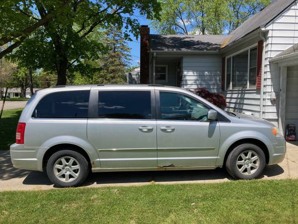 2010 Town and Country for sale in Fenton, MI – photo 8