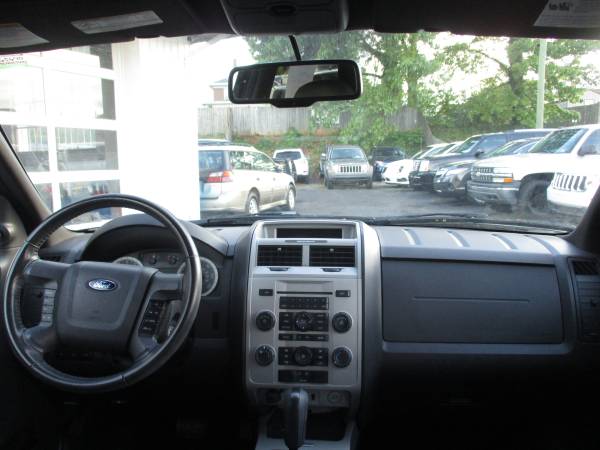 2009 ford Escape XLT 4WD, Leather inside - - by for sale in Roanoke, VA – photo 18