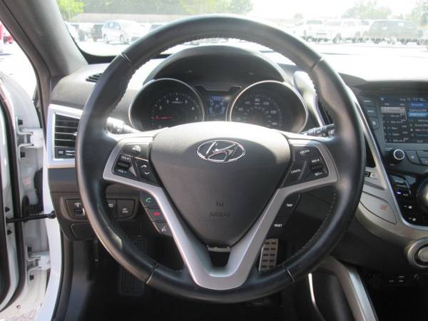 2016 Hyundai Veloster Base coupe White for sale in ROGERS, AR – photo 18