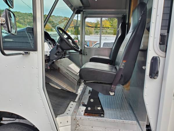 2008 Workhorse W62 DRW Automatic Turbo Diesel ONLY 4,789 Miles! for sale in Thomaston, CT – photo 8