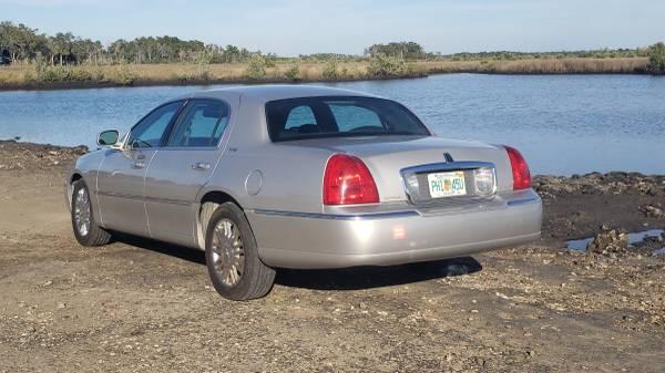 09 Lincoln Towncar looks sharp for sale in Crystal River, FL – photo 7