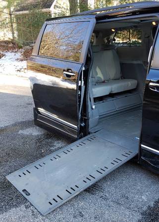 2012 Toyota Sienna Limited BraunAbility wheelchair mobility package for sale in Easton, MA – photo 5