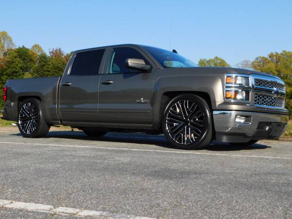 5/7 LOWERED 2015 CHEVY SILVERADO 1500 LT CREW CAB NEW 24" REPS... for sale in KERNERSVILLE, SC – photo 2