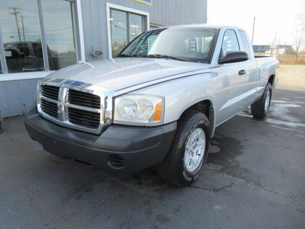 2005 Dodge Dakota ST !! nice clean truck !! - cars & trucks - by... for sale in North Ridgeville, OH – photo 2