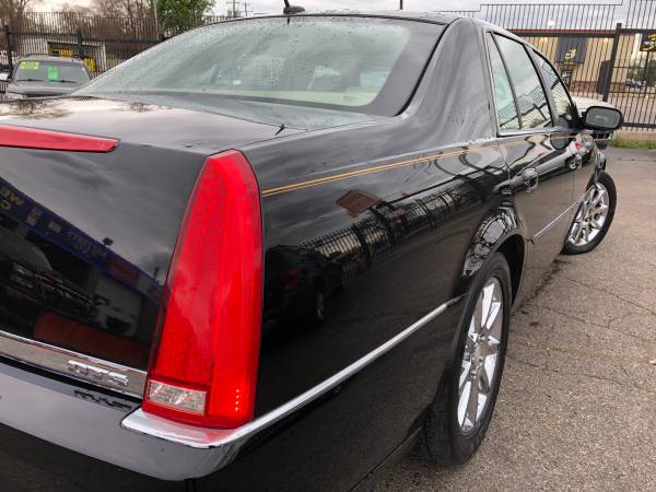 Cadillac DTS Performance SUPER CLEAN - - by dealer for sale in Detroit, MI – photo 5
