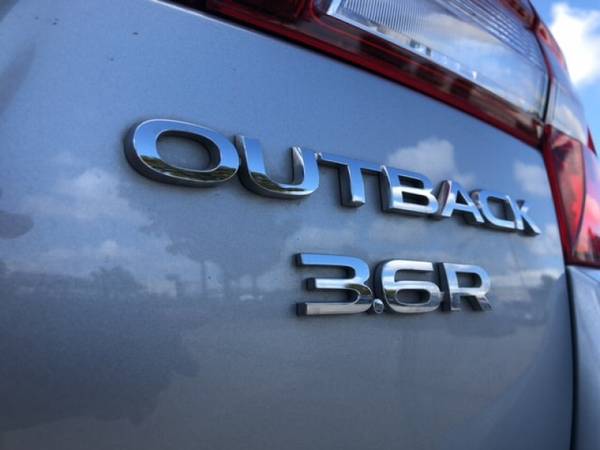 2017 Subaru Outback 3.6R Limited with for sale in Georgetown, TX – photo 5