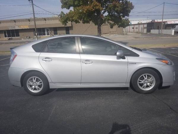 2011 Toytoa Prius IV Great Gas Mileage - Leather w/NAV & Back-up!!!... for sale in Tulsa, OK – photo 2