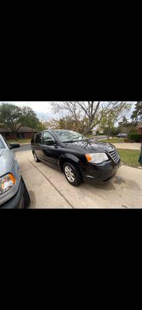 2008 Chrysler town & country - cars & trucks - by owner - vehicle... for sale in Round Rock, TX – photo 4