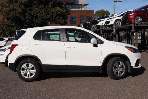 2018 Chevy Chevrolet TRAX LS Sport Utility suv White for sale in Burlingame, CA – photo 4