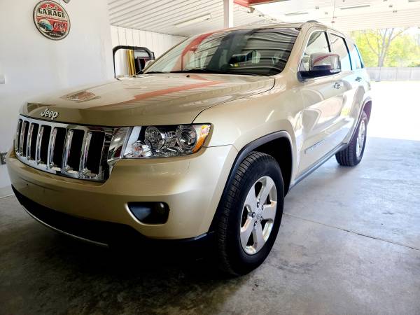 2011 Jeep Grand Cherokee LTD - - by dealer - vehicle for sale in Neenah, WI – photo 24