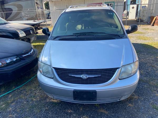 2003 Chrysler Town & Country 4dr Limited FWD with Rear window for sale in Sweet Home, OR – photo 2