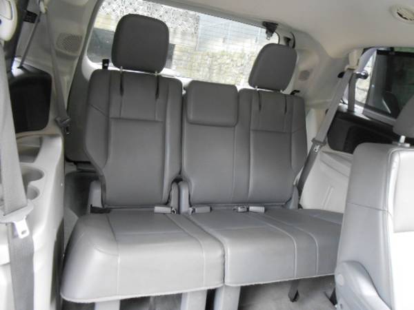 2011 Volkswagen Routan SE 102k Miles Leather 2 DVD Players Rev for sale in Seymour, NY – photo 18