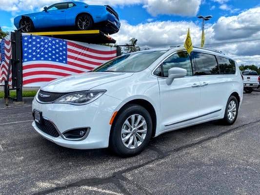 2019 Chrysler Pacifica Touring L (Stow And Go Seating) - cars &... for sale in Loves Park, IL – photo 3