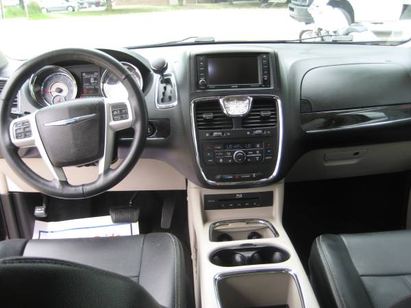 2014 Chrysler Town & Country Touring L for sale in Des Moines, IA – photo 11