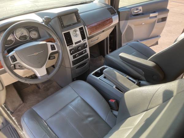 2009 Chrysler town and country - - by dealer - vehicle for sale in Wichita, KS – photo 18