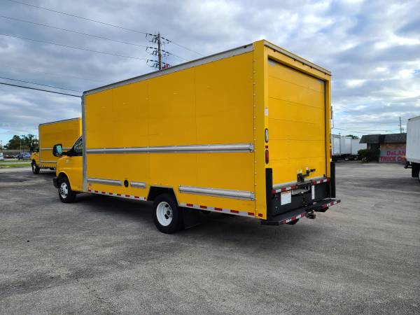Beautiful Like New 2016 GMC 3500 Moving Box Truck for sale in Jacksonville, FL – photo 6
