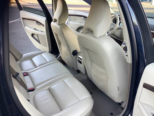 2011 VOLVO V70 AWD T6 WAGON - MINT - RUNS GREAT - COLD AIR -... for sale in Glendale, AZ – photo 12