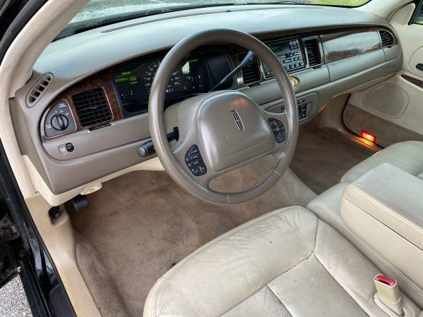1999 Lincoln Town Car -DEALMAKER AUTO SALES - BEST PRICES IN TOWN -... for sale in Jacksonville, FL – photo 5
