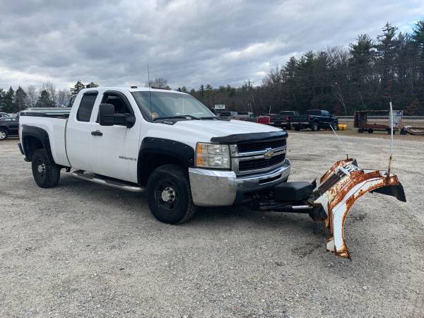 2008 CHEVY 2500HD 4x4 WITH PLOW RUNS GOOD - cars & trucks - by... for sale in White River Junction, VT – photo 2