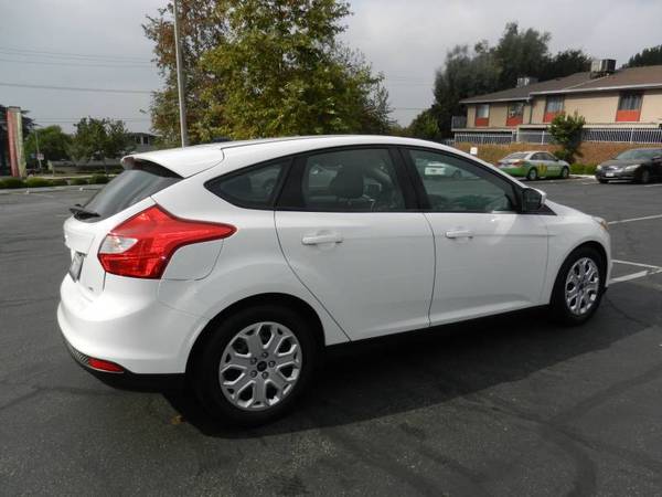 2012 Ford Focus SE Hatchback, 5 Speed Manual - cars & trucks - by... for sale in Altadena, CA – photo 8
