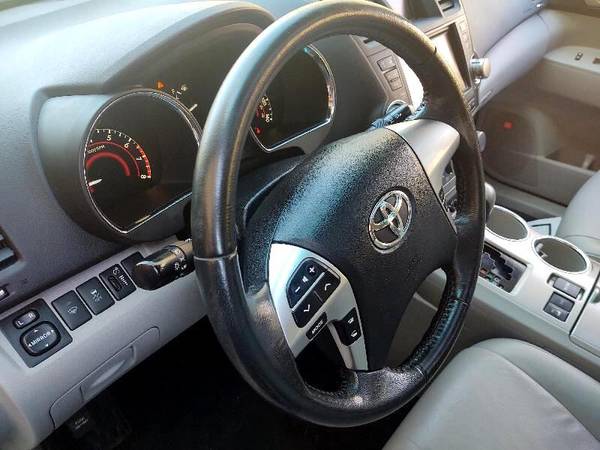 2012 Toyota Highlander Nav, Back up, Leather, 3Thd Row Seating for sale in Holliston, MA – photo 16